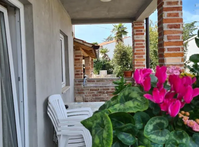 Apartmán Memic 100 M Do Plaze, Memic Only 100m From Poreč