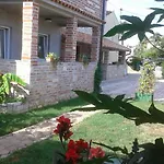 Memic 100 M Do Plaze, Memic Only 100m From Apartman Porec