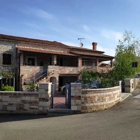 Memic 100 M Do Plaze, Memic Only 100m From * פורץ