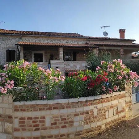 Memic 100 M Do Plaze, Memic Only 100m From * Porec