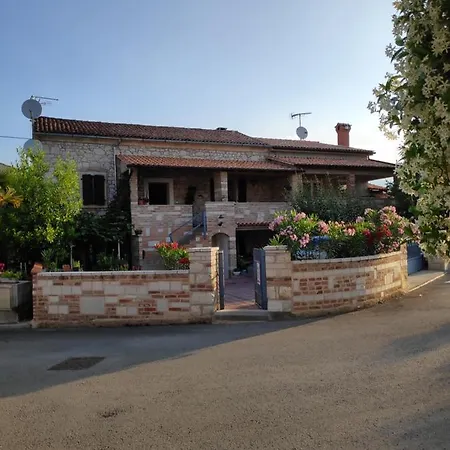 Memic 100 M Do Plaze, Memic Only 100m From Апартаменты Пореч