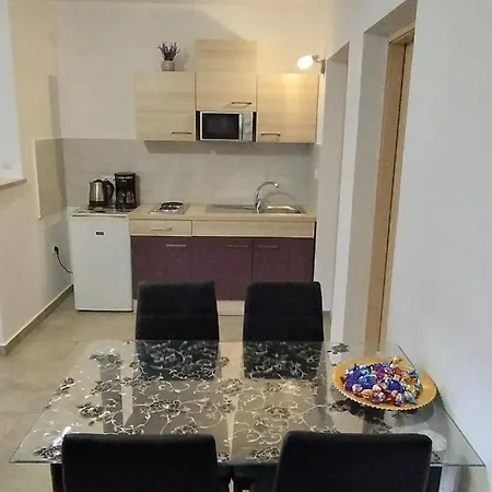 Memic 100 M Do Plaze, Memic Only 100m From * Porec