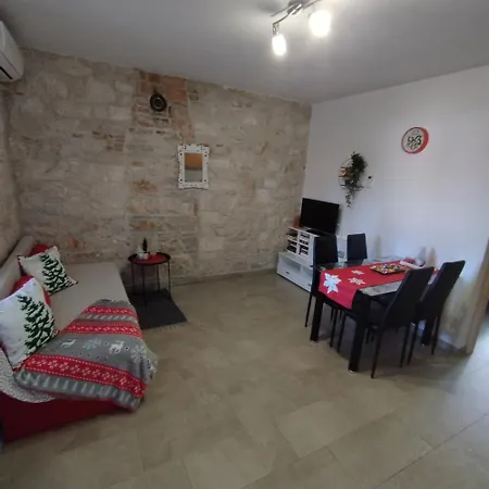 Memic 100 M Do Plaze, Memic Only 100m From Apartman *