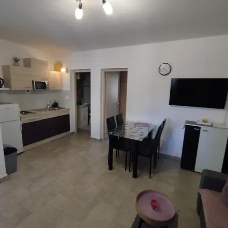 Memic 100 M Do Plaze, Memic Only 100m From Appartement Poreč