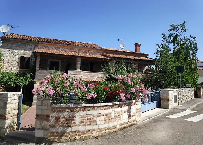 Memic 100 M Do Plaze, Memic Only 100m From Апартаменты Пореч