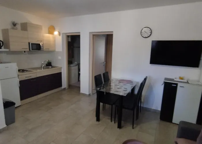 Memic 100 M Do Plaze, Memic Only 100m From Апартаменты Пореч